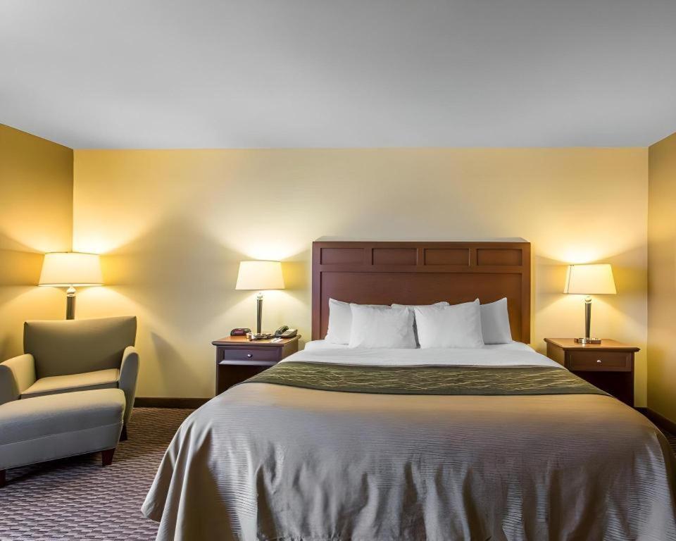 Comfort Inn & Suites Madisonville Exteriör bild