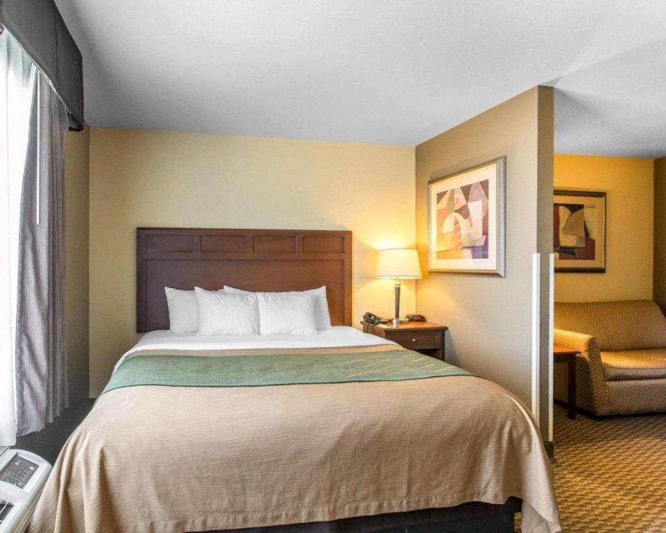 Comfort Inn & Suites Madisonville Exteriör bild