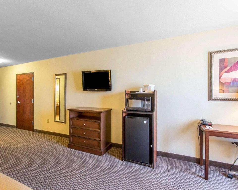 Comfort Inn & Suites Madisonville Exteriör bild