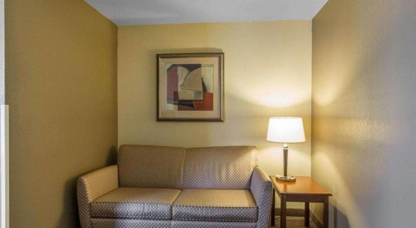 Comfort Inn & Suites Madisonville Exteriör bild